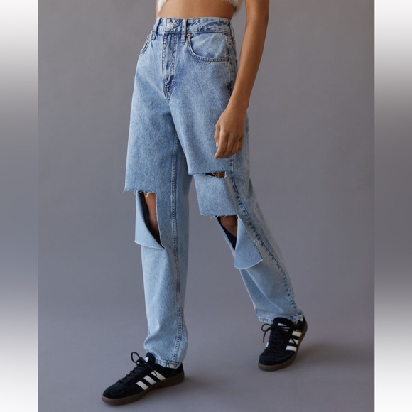 Urban Outfitters Destroyed High Rise Baggy Jeans Light Wash - Picture 4 of 8